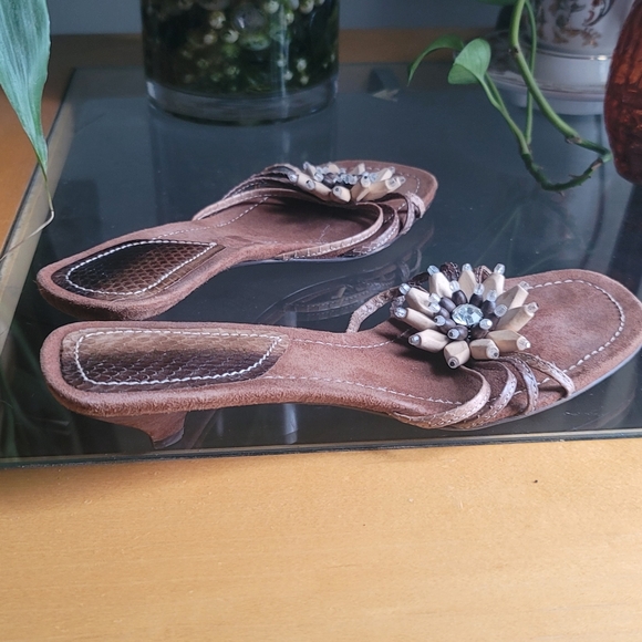 Enzo Angiolini Eamerci Brown Suede Crystal Flower Kitten Sandals - Picture 5 of 10